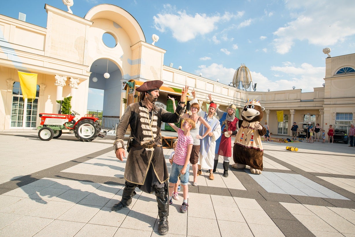 Buddle's colorful stage fun