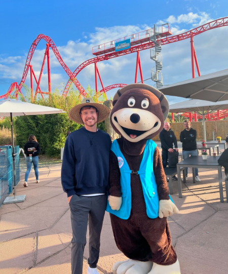 MrBeast mit Buddel